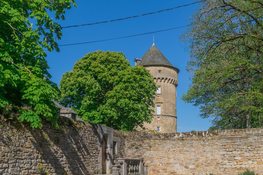 File:Castle of Montrozier 02.jpg
