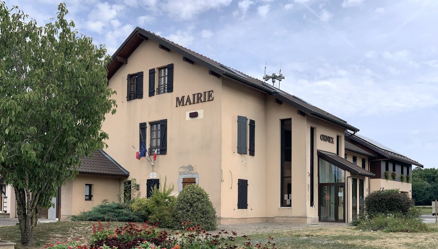 File:Mairie Ornex 4.jpg