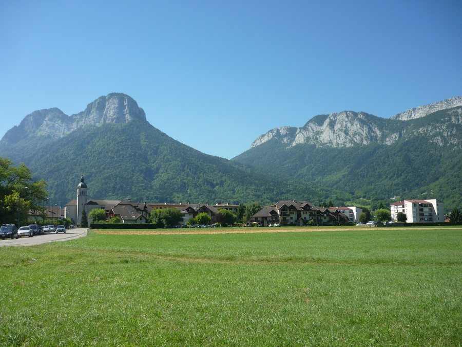 File:Doussard vue générale.JPG