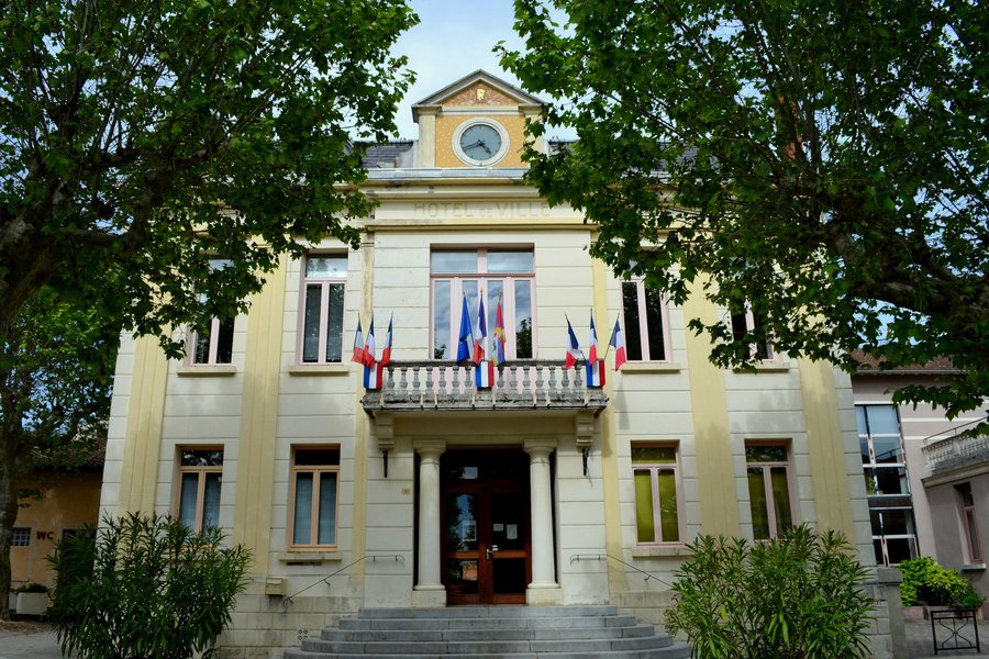 File:Mairie d'Hauterives, Drôme, France.JPG