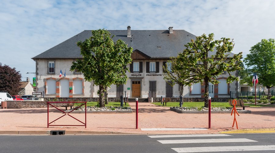 File:Town hall of Jussac (1).jpg