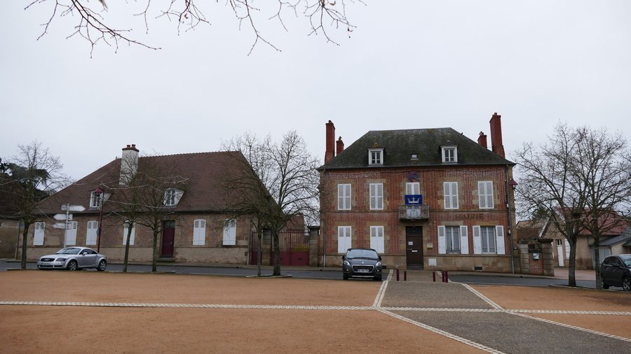 File:Neuilly-le-Réal - Mairie - 1.jpg