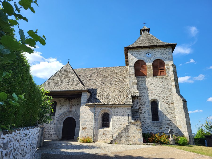 File:Eglise Saint-Justin de Junhac (Cantal).jpg