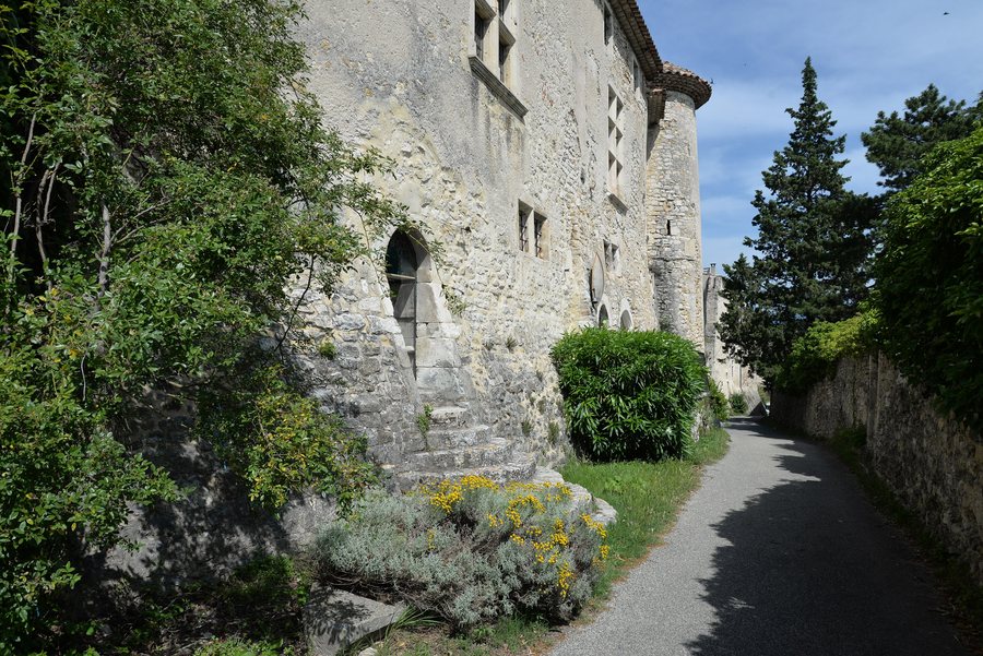 File:France ARA 26 Le Poet-Laval 01.jpg