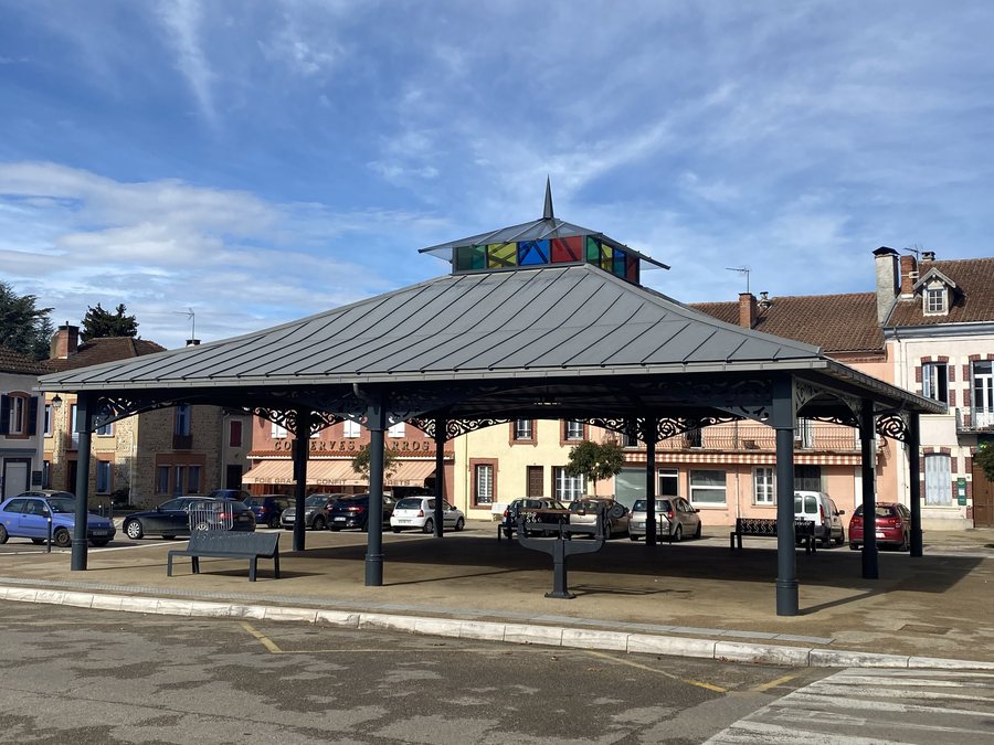 File:Halle, Place d’Astarac, Tournay, Hautes-Pyrénées, Occitanie, France 02.jpg