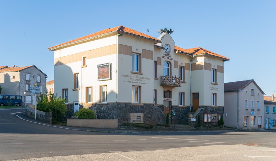 File:Town hall of Landos.jpg