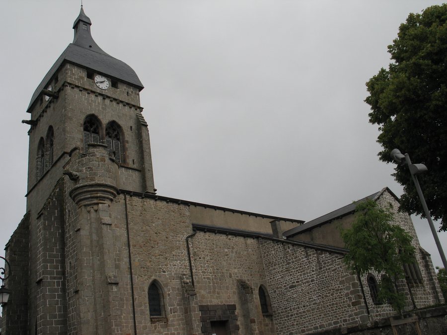 File:Église Saint-Gervais et Saint-Protais en Saint-Gervais d'Auvergne (2).JPG