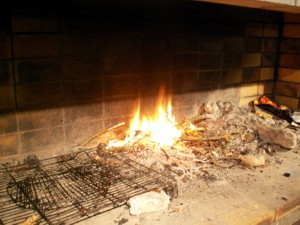 Grosser Kamin - ideal für Sommer-Grillpartys in Südfrankreich