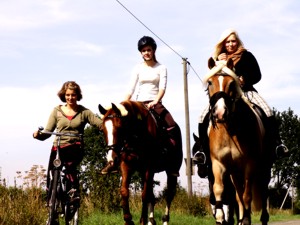 junge Reiterinnen