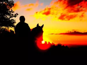 Reiten im Sonnenuntergang