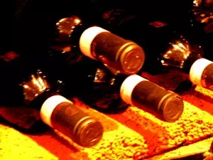 Roussillion-Weine im Weinregal